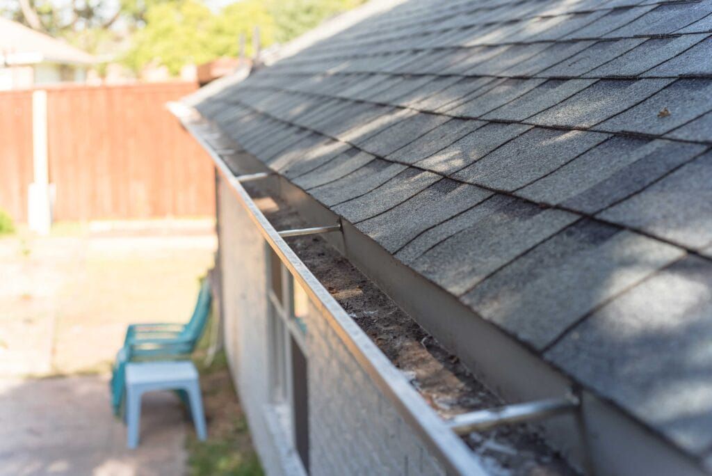 gutter cleaning in Maumelle